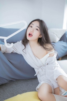 娇妻在客厅被朋友玩得呻吟动漫